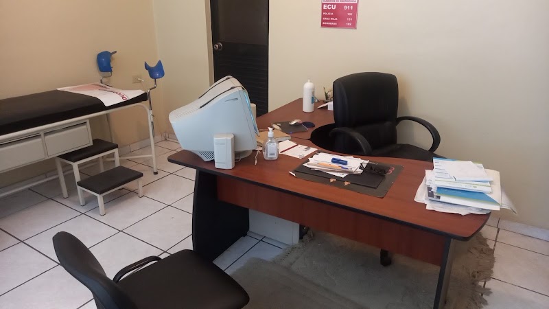 Foto de Consultorio de Urología Dr Angel Proaño 2